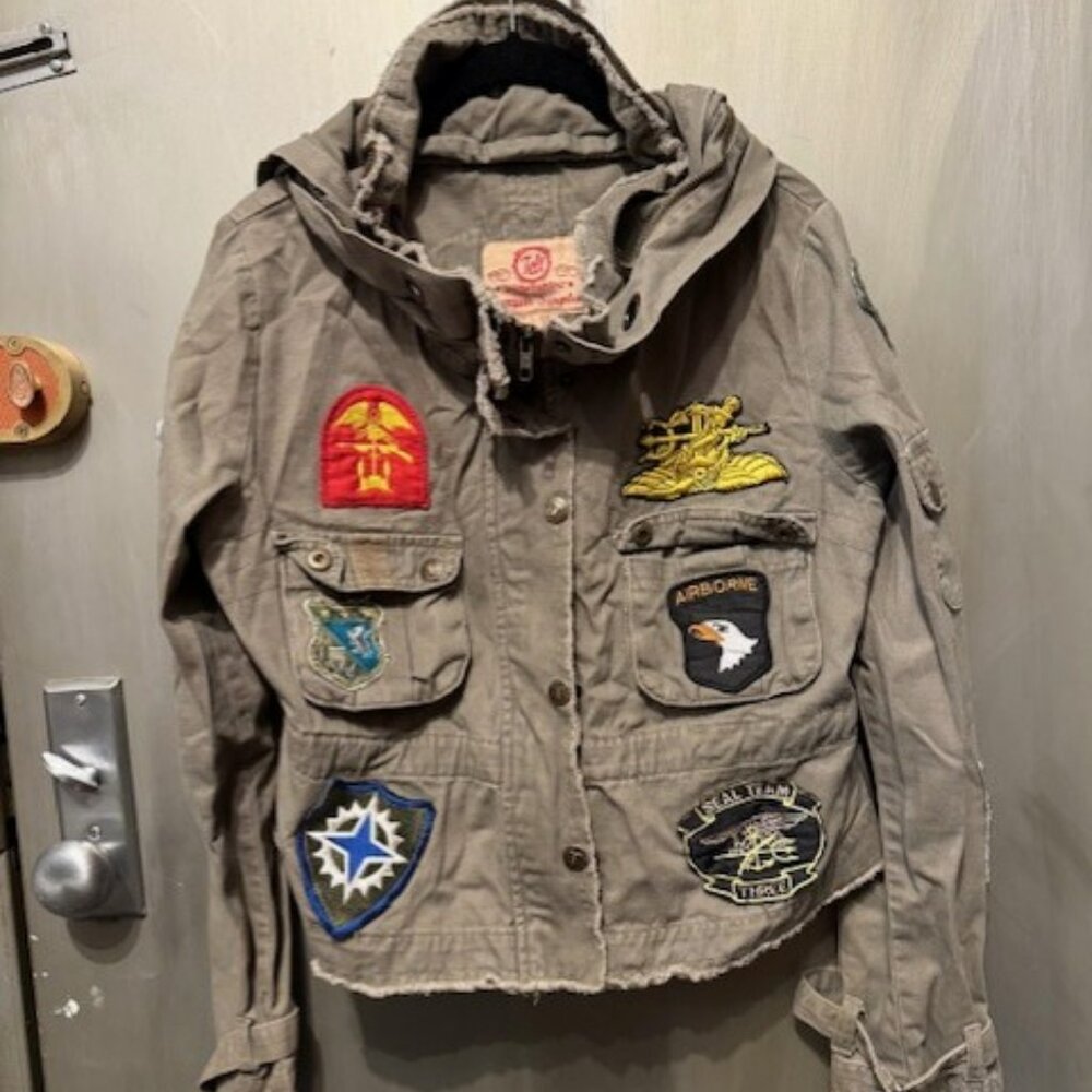Vintage Military Bolero Cargo Jacket / Parka with Patches & reversible hood
